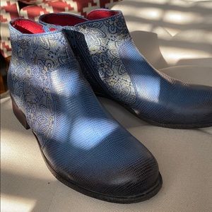 OTBT Ankle boots- Blue!
